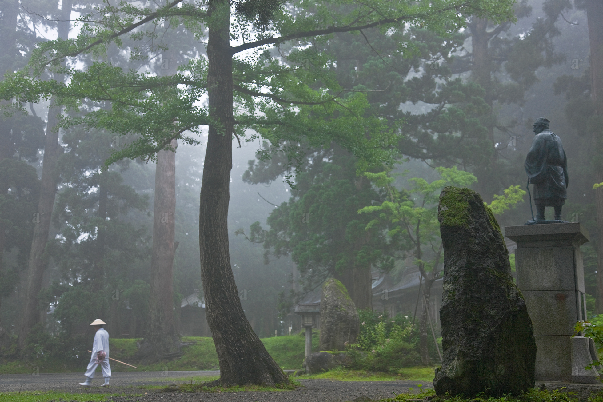 ベン・シモンズ &ldquo;芭蕉像　出羽三山&rdquo; Ben Simmons &ldquo;Basho Statue, Dewa Sanzan&rdquo;